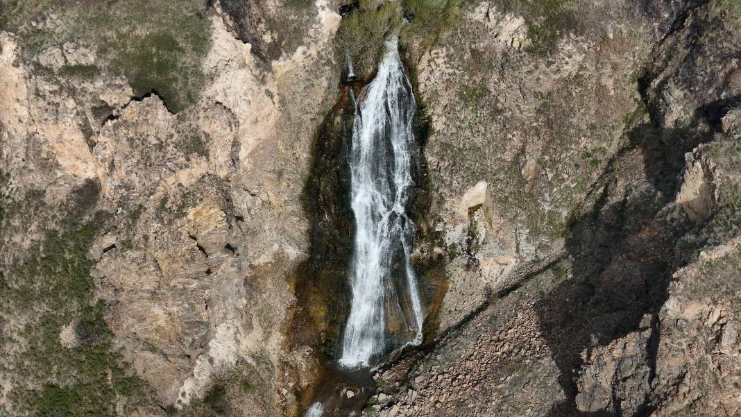 Karlar eridi Susuz Şelalesi’nde kartpostallık görüntüler oluştu - Resim: 5